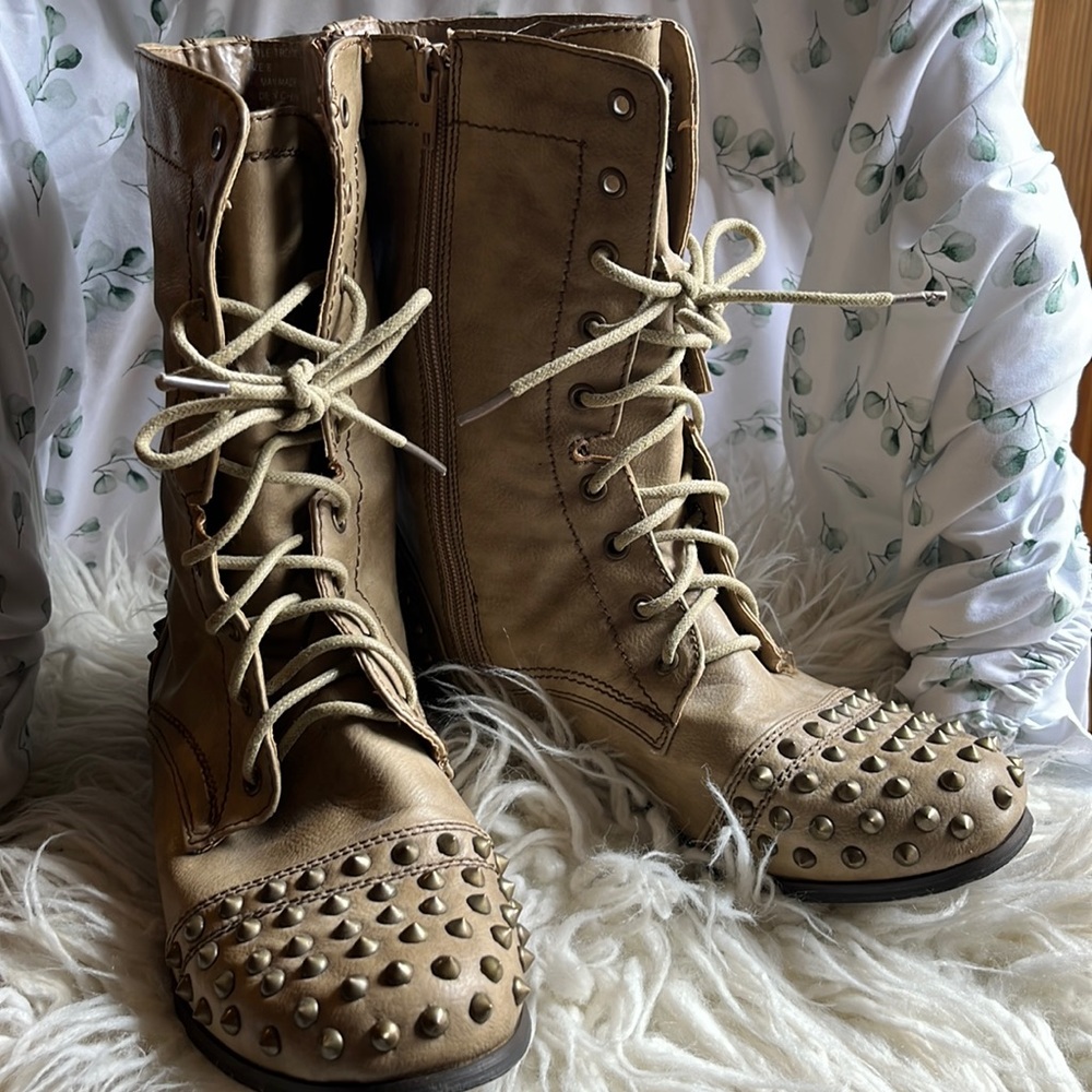 Tan Studded Laced-Up Boots